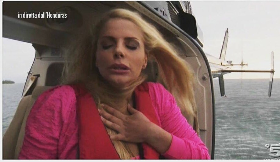 SimoFormica's tweet photo. Quando Giusy ti comunica il budget per il 2018. #isola https://t.co/nPaMRRmTRG