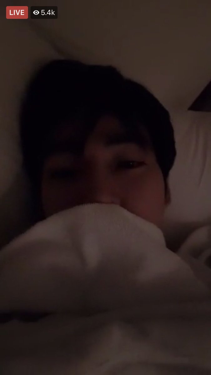 ppeckxx's tweet photo. ช่วงหลังๆไม่ได้ตามผลิตเลย แต่มาดูไลฟ์ยังคิดถึงเหมือนเดิม แล้วมานอนไลฟ์แบบนี้โครตคิดถึงบรรยากาศเก่าๆเลย😭 https://t.co/IEDq3JoQXx