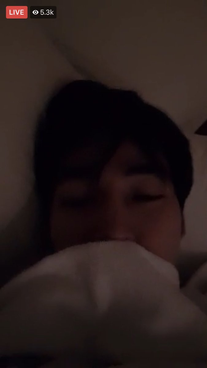 ppeckxx's tweet photo. ช่วงหลังๆไม่ได้ตามผลิตเลย แต่มาดูไลฟ์ยังคิดถึงเหมือนเดิม แล้วมานอนไลฟ์แบบนี้โครตคิดถึงบรรยากาศเก่าๆเลย😭 https://t.co/IEDq3JoQXx