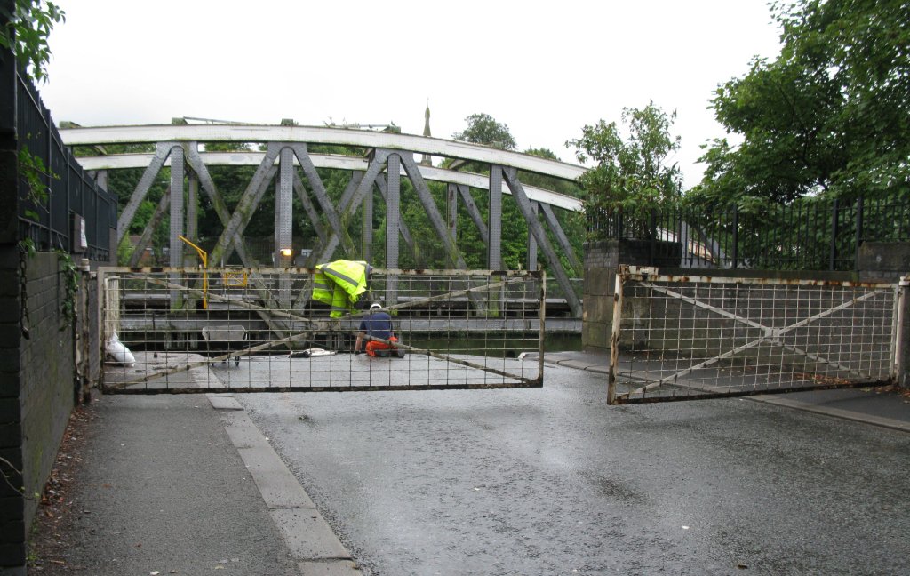 Markwcharnley's tweet photo. @urbanvision_uk I remember a similar closure for maintenance in September 2016. Sadly there was no information for pedestrians living in #Eccles and going to work at the Trafford Centre. It's a long way round on foot via the Centenary Bridge! https://t.co/BF7DY5fnFf