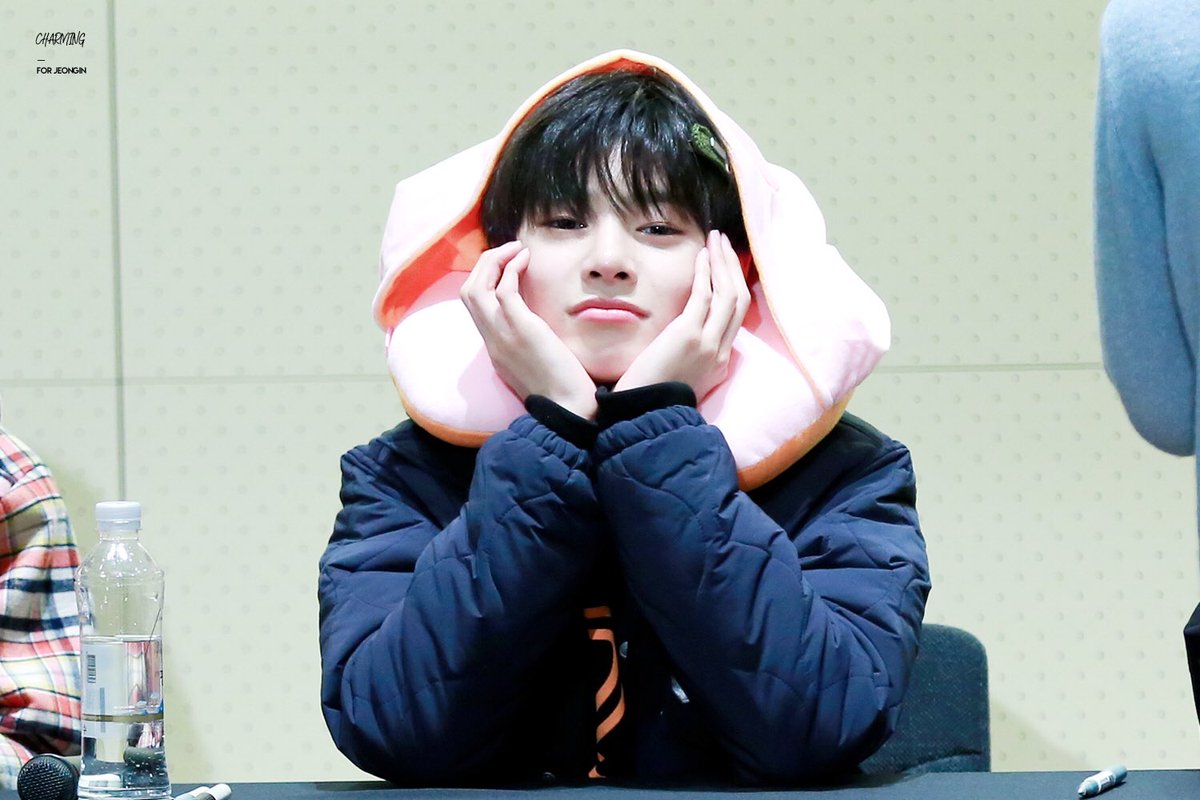 Charming__0208's tweet photo. [HQ] 180120 명동팬싸 #StrayKids #스트레이키즈 #양정인 #정인 #YANGJEONGIN
🌺정인꽃🌺 https://t.co/wNW1dcFFwY