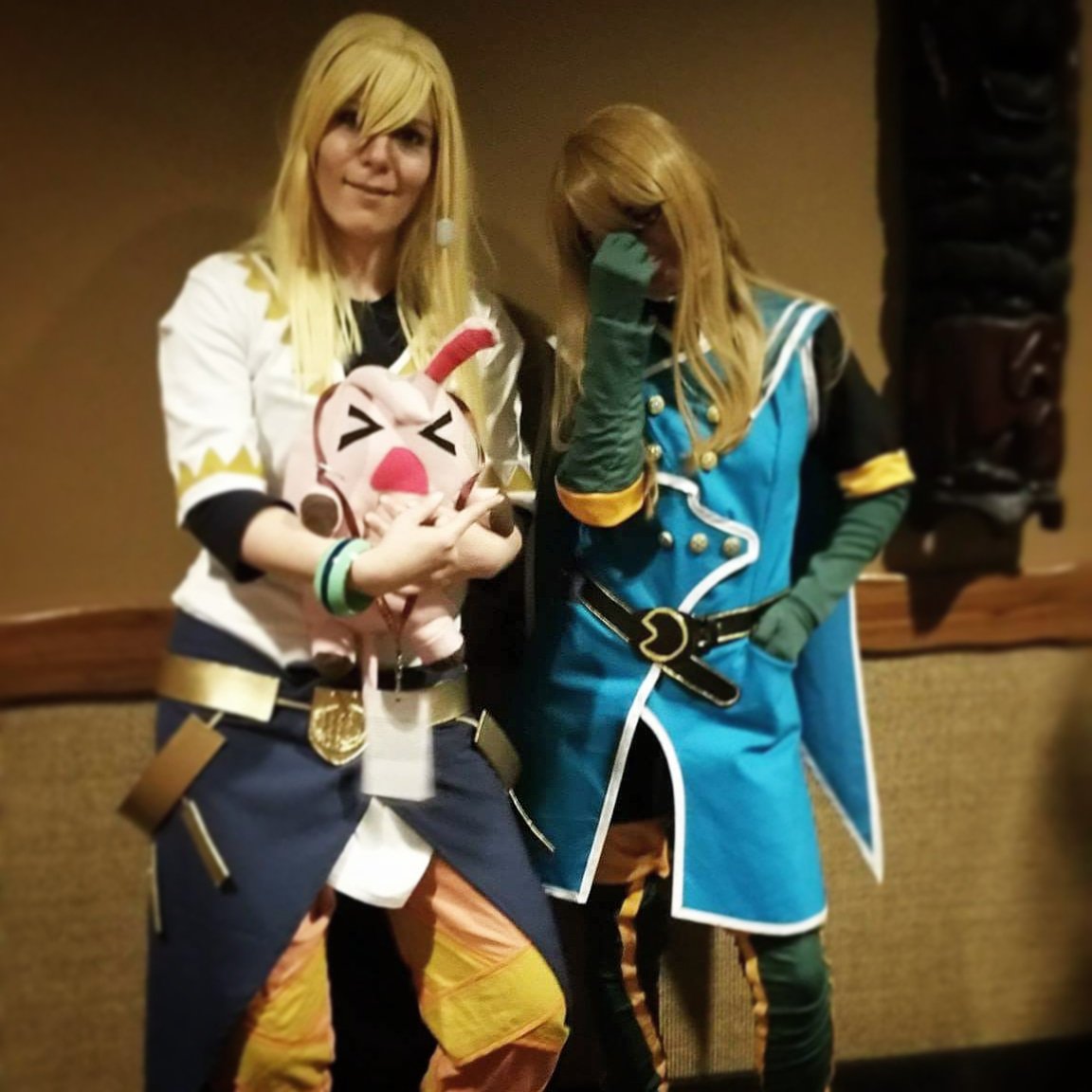 Logicalanswer's tweet photo. This was the very first shot and one of 2 I think we got together in these cosplay... I just really love Peony and Jade 😭😭 @Secondshow #ThrowbackThursday #colossalcon #colossalcon2015 #jadecurtiss #peony #talesof #talesofseries #talesoftheabyss https://t.co/jZL05m8OEo