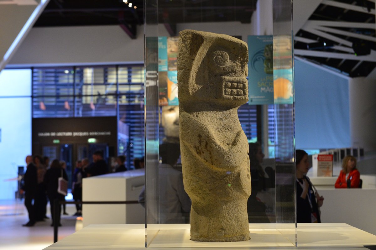 ColFra2017's tweet image. Hasta el 30 de enero de 2018, se exhibe la pieza del Parque Arqueológico San Agustín, ‘El Chamán murciélago’, en el Museo del Quai Branly de París. #ColombiaFrancia2017