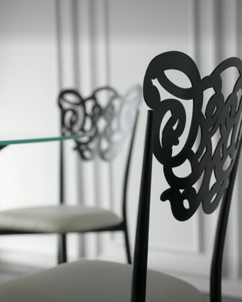 Buenos días!!
Para acompañar a la #mesa de forja que os presentamos el otro día, os traemos estas increibles #sillas de forja por 74€ la unidad. 
Antes 144€