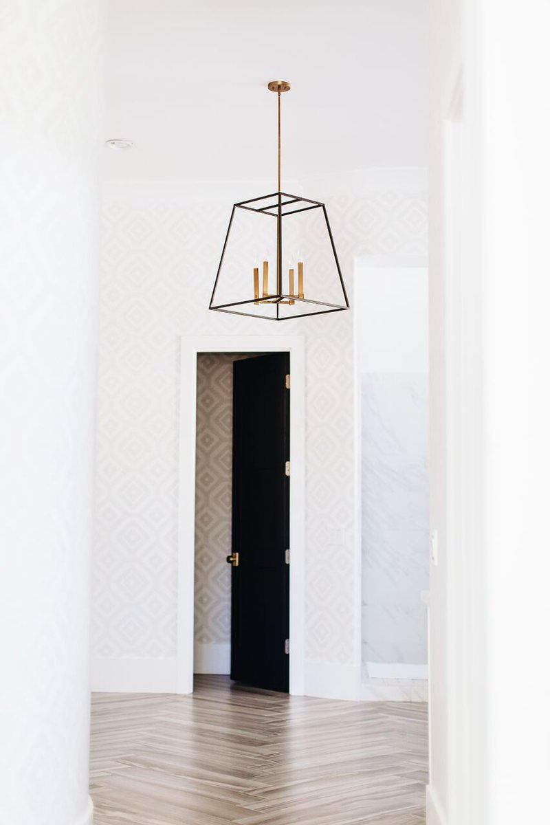 AZ_Lighting's tweet photo. Make the best first impression in 2018 with a few simple updates to your entryway! https://t.co/niXSLs0sVw