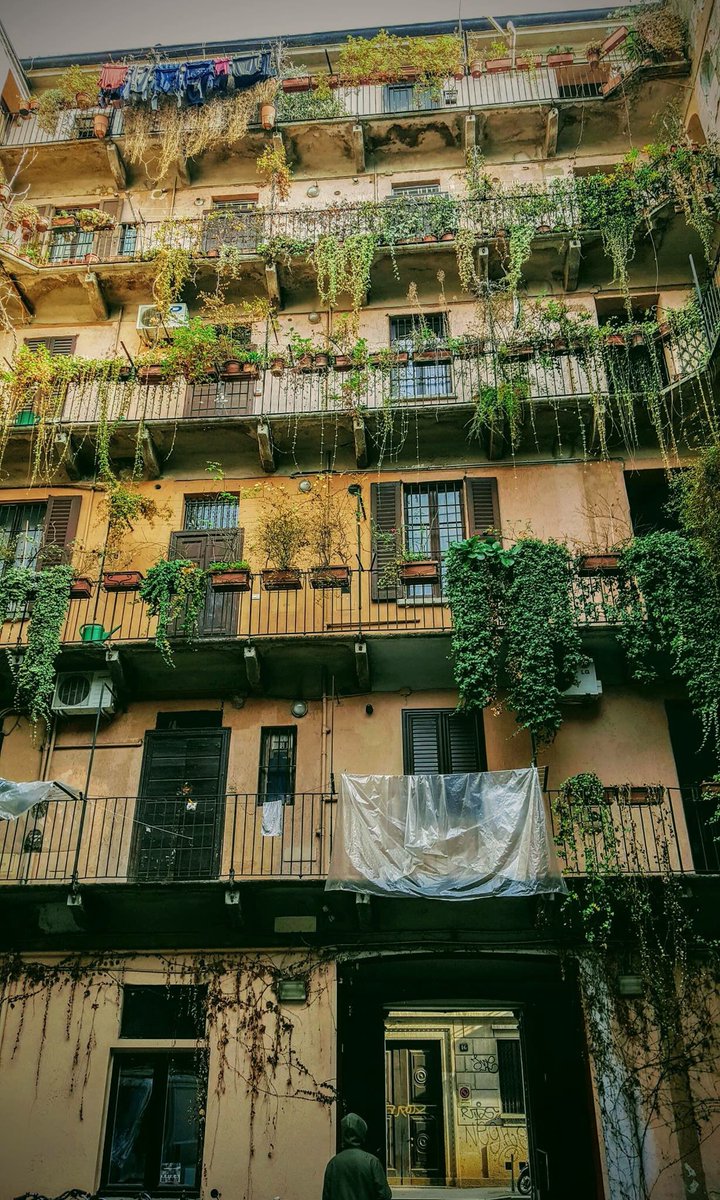 Antoine Laguerre on Twitter: "Buongiorno! Le case di ringhiera in  #Chinatown Via #Bramante #Milano @turismomilano @viaggiandolo @GUIDAMILANO…  "
