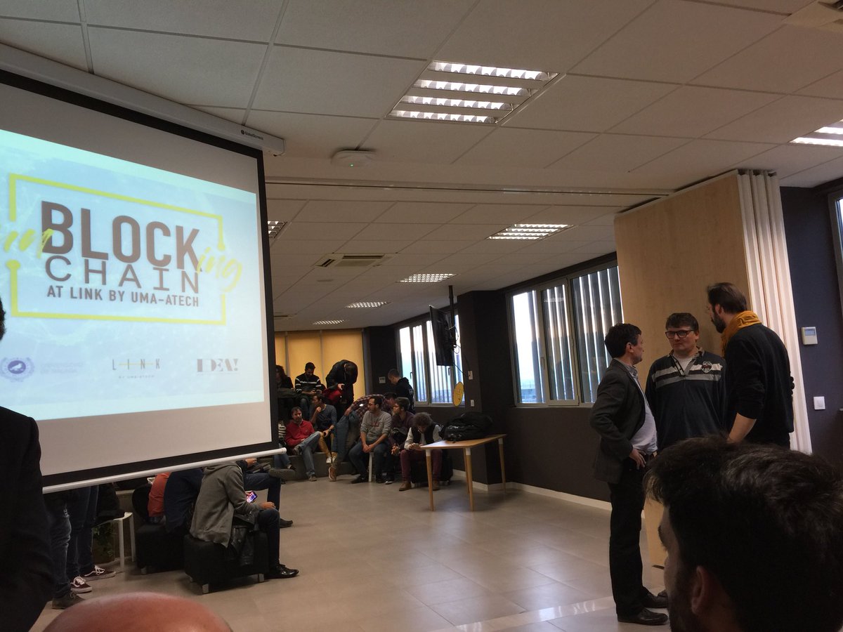 vicente_o's tweet photo. Vaya aforo ! Awesome ! Enhorabuena @BlockchainMalag @linkbyuma #blockchain #cryptomoneda #ethereum #smartcontracts #unblockingchain https://t.co/nfz5P4SkNK