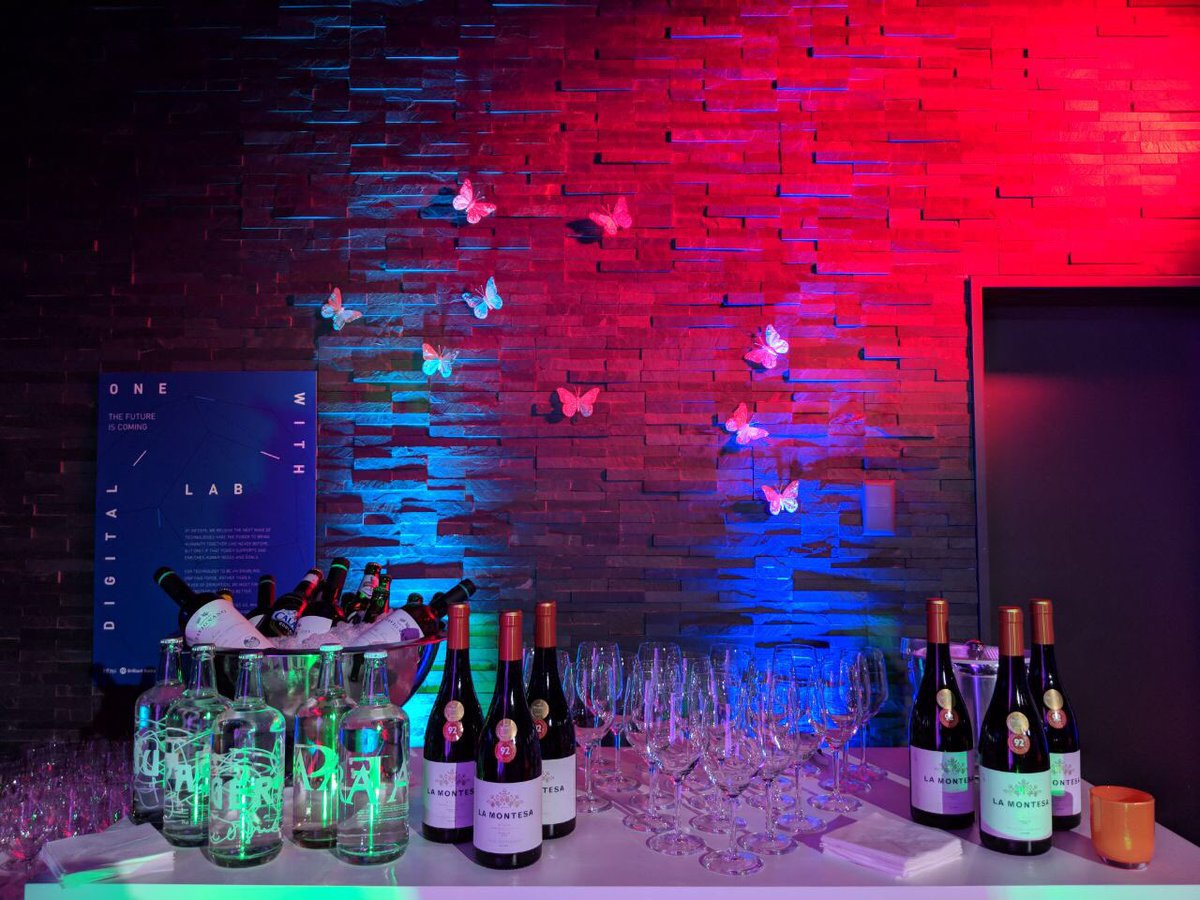 InfosysEvents's tweet photo. Welcome to the Annual Infosys Cocktail Reception with award-winning Indian-fusion food crafted by Michelin-starred chef Sriram Aylur. #WEF18 #OneWithDigital https://t.co/v5ZfGUStsf