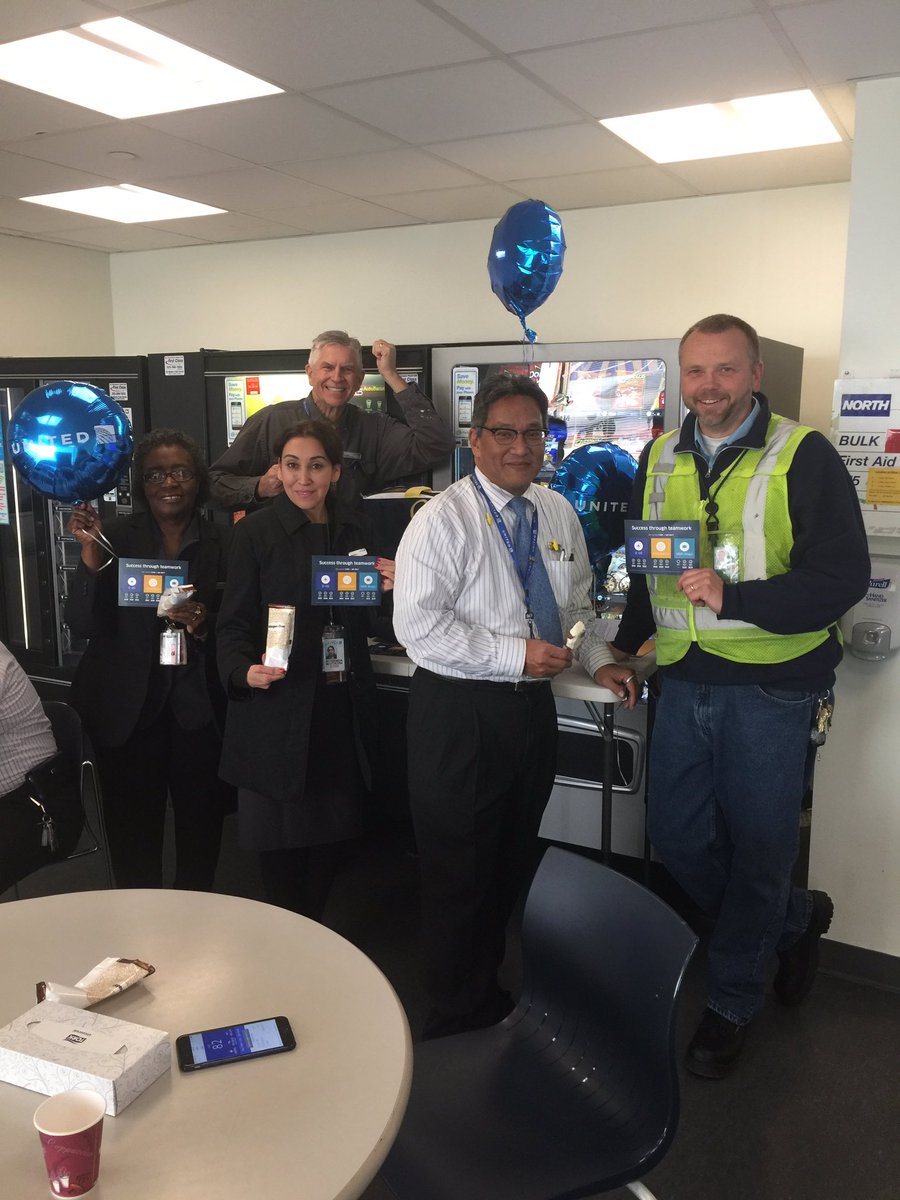 DctUnited's tweet photo. LAX THANKS it's FABULOUS EMPLOYEES on BONUS DAY for their hard work the 4th qtr!
@weareunited #beingunited https://t.co/JP15PTCvO8