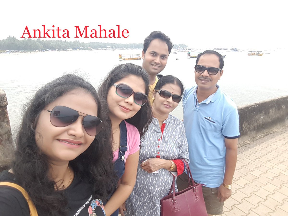 AMahale2809's tweet photo. @clubmahindra #RightToHoliday
#RepublicDay 
When I am on holiday,I want the right to enjoy my holiday only with my lovely family &amp; capture family photos with different poses for unforgettable memories. 
@clubmahindra 
Join here : 
@durgeshmahale2 
@KamatTejashree 
@Kshmita_joshi 
@PiuPatil2 https://t.co/WkGJbY6npt