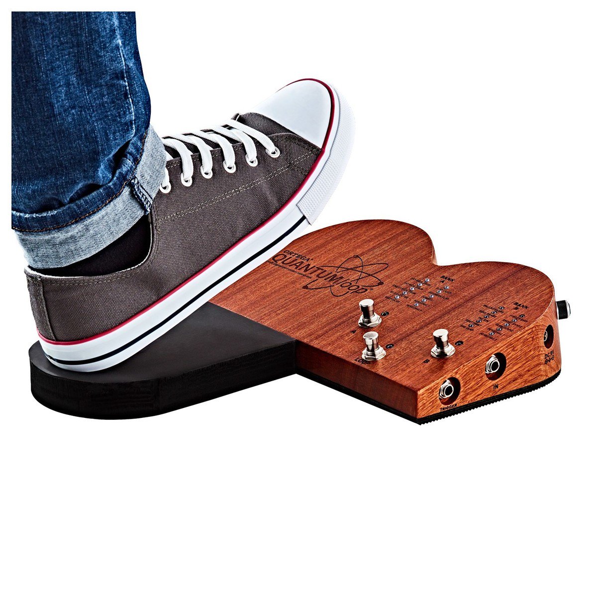 gear4music's tweet image. @OrtegaGuitars reveal innovative new percussion stomp box, Quantumloop.
Packed with a variety of different sounds the Quantumloop is a unique tool for adding full percussive elements to your performance! 
Pre-Orde Now: goo.gl/sAe8SZ
#ortega #quantumloop #stompbox #namm