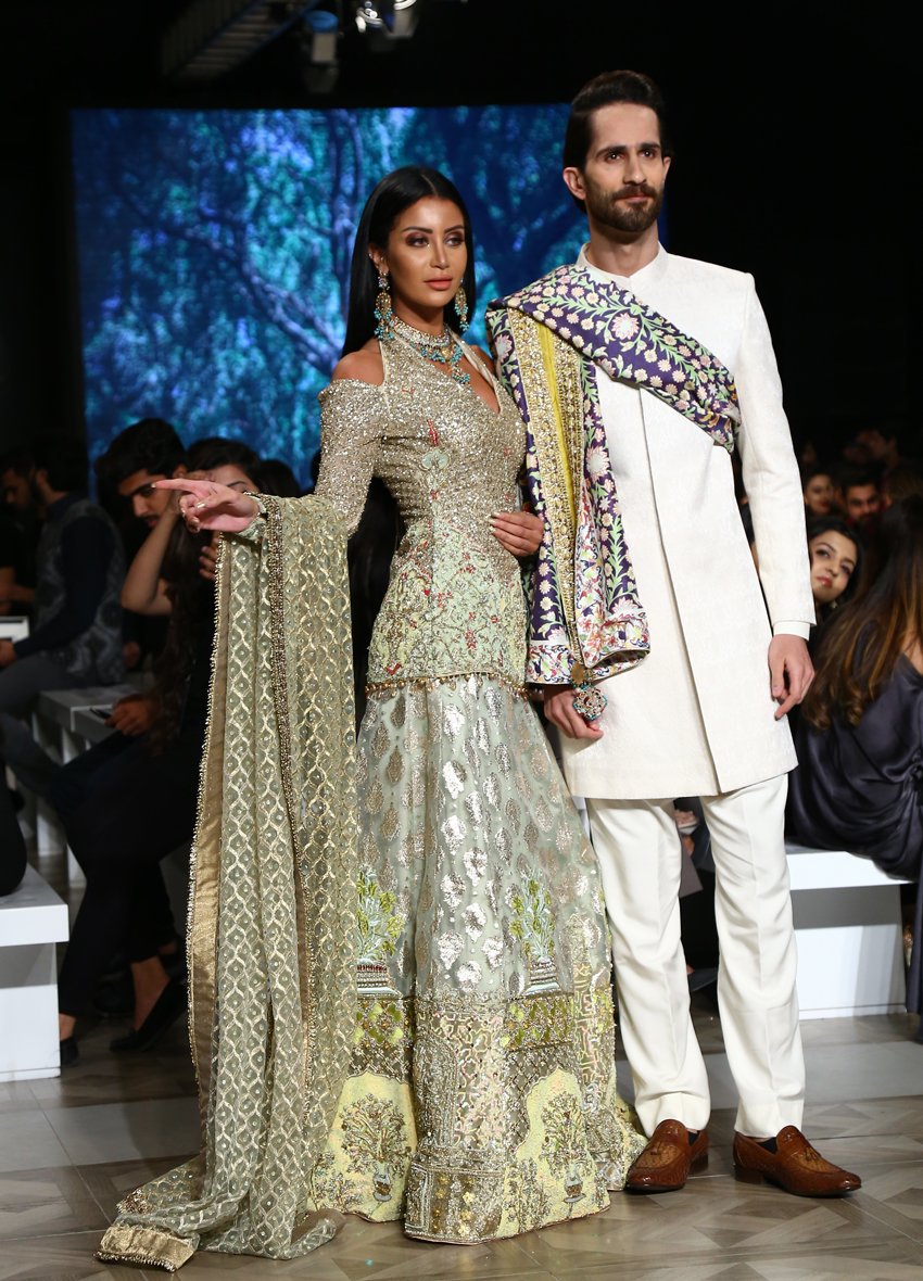 Deemasfashion's tweet photo. #Fashion #Dresses #Bridal #HauteCouture #BridalDress #WeddingWear #bride #Formal #BridalWear #desibridal #Desidresses #Birmingham #mehndi #Mayon #Henna #bham #ootd #ootn #Fashionista #Stylish #InstaStyle
For more designs and detail visit https://t.co/K3n48Vv5yL https://t.co/lPPjDKQukb
