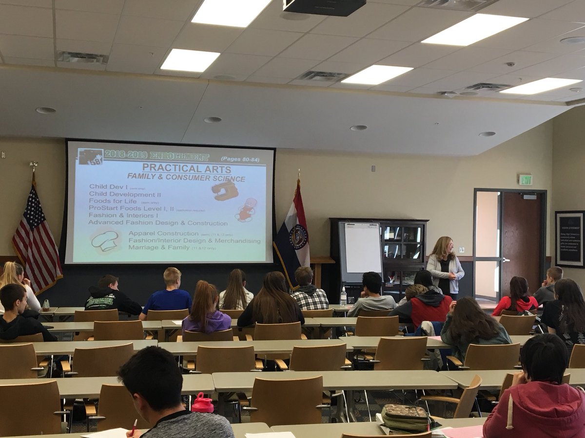 sthscounseling's tweet image. Staley Counselors meeting with the class of 2020 for Junior year enrollment #staleystrong #preparingforfuture