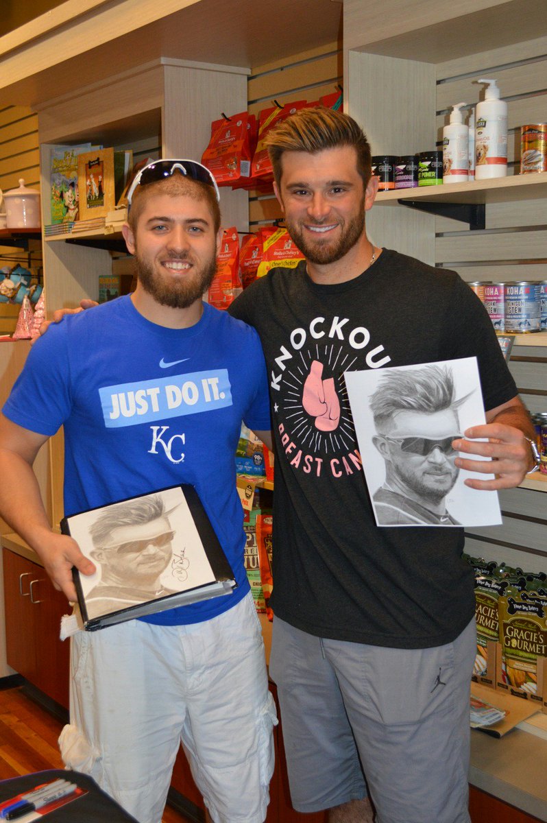 dtrobb's tweet photo. #ivotedb4 hoping for that mitt from @drewbutera to put next to my drawing you signed! @drinkB4 https://t.co/ewenuDcfw8