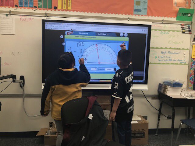 yvonne_hein's tweet image. Great things happening at @EvansElem110 #4thgraders #measuringangles