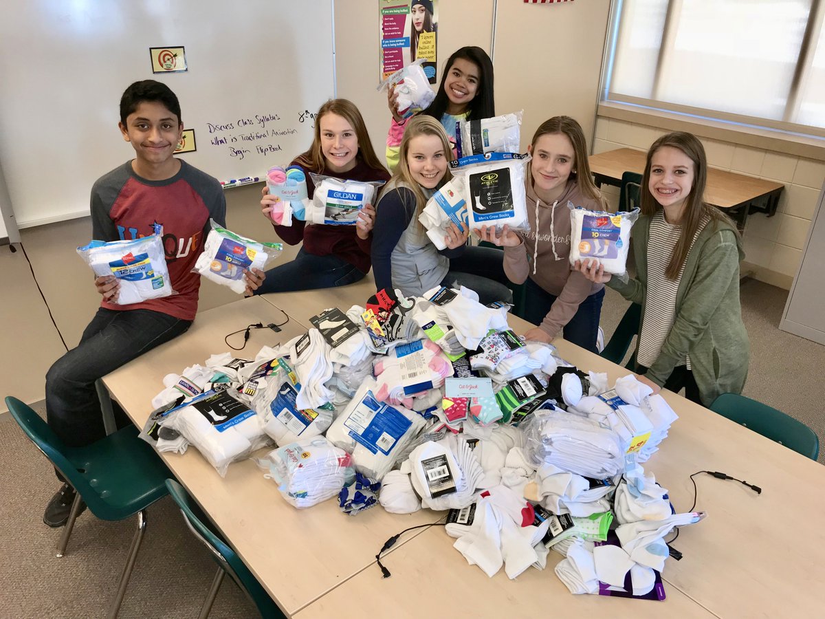 360Communities's tweet photo. @eagleridge191 students recently collected 1,793 pairs of socks for families in need! They donated 1/3 of the total to @360Communities today!
TY, @eagleridge191 and teacher @KevinSayerska!
#Community #InTheSpiritOfCaring #360RippleEffect #One91 https://t.co/tqTbExPWel