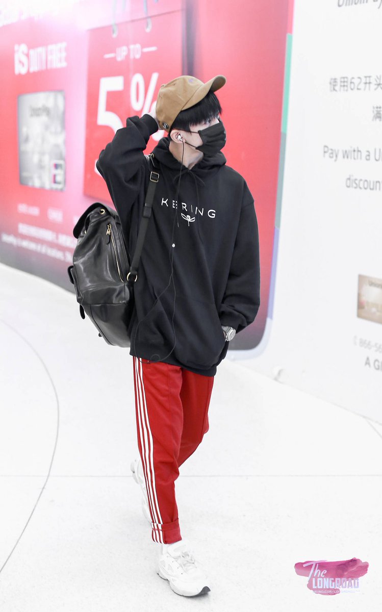 LoveeJacksonYEE's tweet photo. 宝贝你什么时候来UK😭
#JacksonYee https://t.co/iUHQiUrm2a