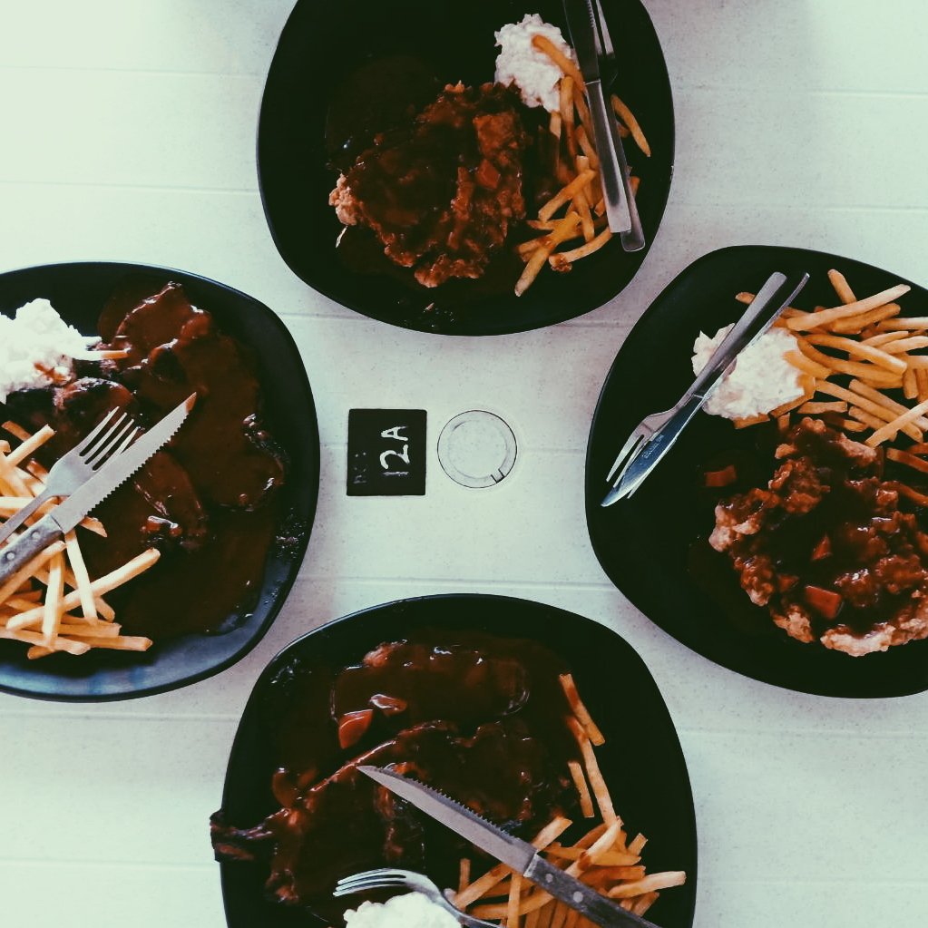 sitifairuzmk's tweet photo. Highly Recomended Pak Mat Western , Bukit Minyak , Penang . 
Nampak macam takcukup sebab kecik , try dulu takut tersengkak ja 😂 . 

#orangbelanjakitarasa 
#pakmatwestern 
#makananwesternhargawarong https://t.co/K8L11Vj3Z1