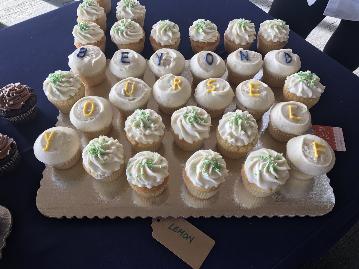 BerkeleyExecEd's tweet photo. Even our cupcakes embody the #definingprinciples 🎂 @BerkeleyHaas #haassome #HaasCulture #culturechampions https://t.co/0Ztkcu3B3n