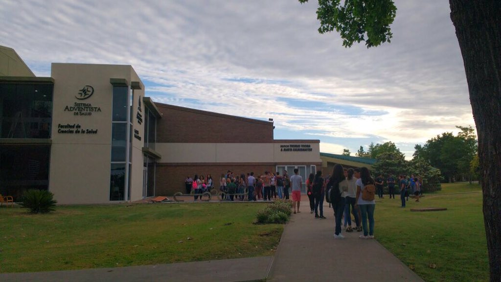 Recibiendo a los alumnos de Medicina en la <a href="/UAPArgentina/">UAP</a> @adventistas_ar Oramos y trabajamos para que concreten sus sueños.