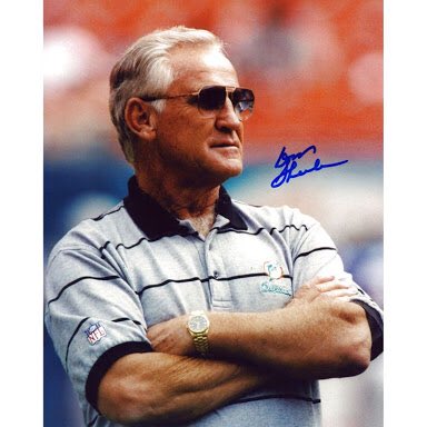 "El hombre superior se juzga a si mismo, el hombre inferior juzga a los demás". 

                                       Don Shula