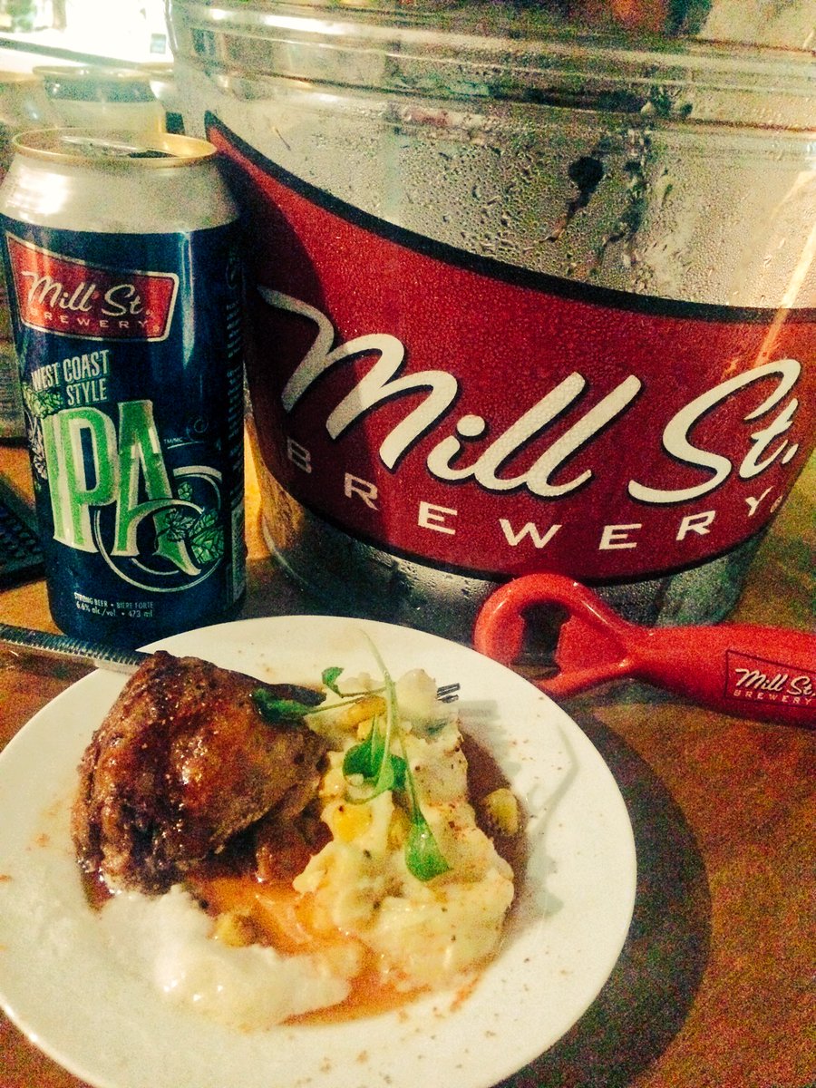 NikkPass's tweet photo. #sessionable #westcoastIPA goes well with #duck #yum #sneakApeak at #RCshow18 @MillStreetBrew https://t.co/iNJ1ec4kAI