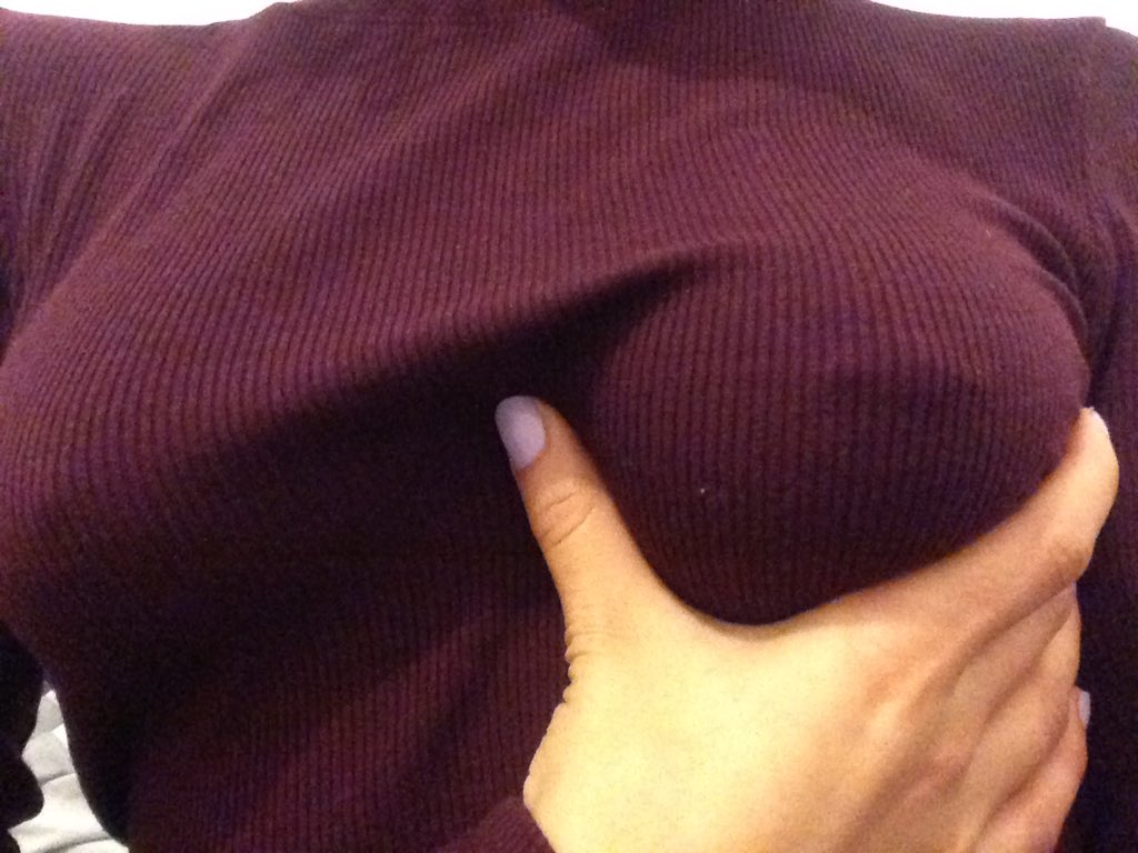 EscortsXXXnet's tweet photo. Buenas noches nenesss#escort #tetas #sexy https://t.co/gnVcgtB1bY