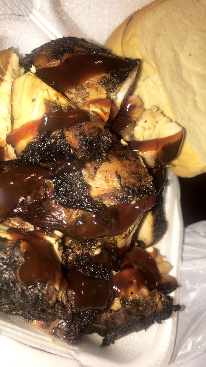 Cremedelaslim_'s tweet photo. 🇯🇲🇯🇲🇯🇲🇯🇲
#JerkChicken #HardDoughBread https://t.co/fbOskzc5na