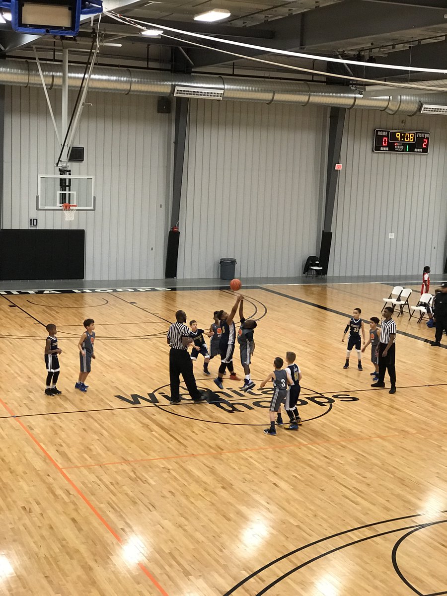 ICTHoopsAcademy's tweet photo. It’s tip-off time for week 4 of the 2018 Winter @ICTHoopsLeague! #DevelopTheFuture #ChaseForThe🏆 https://t.co/2EgcFzeJ3I