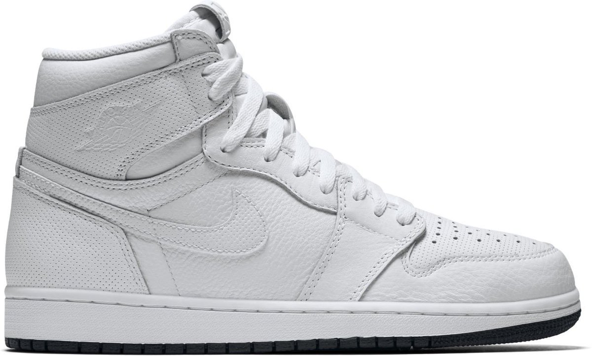J23app's tweet photo. CRAZY STEALS: Jordan 1 Retro High OG Perforated only $49.98 on Shoe Palace with FREE shipping. Use code SMACK65 for $65 OFF

Black -> https://t.co/IWC0WVv148

White -> https://t.co/NtvdhOMUMh https://t.co/b3ItaQkGUc