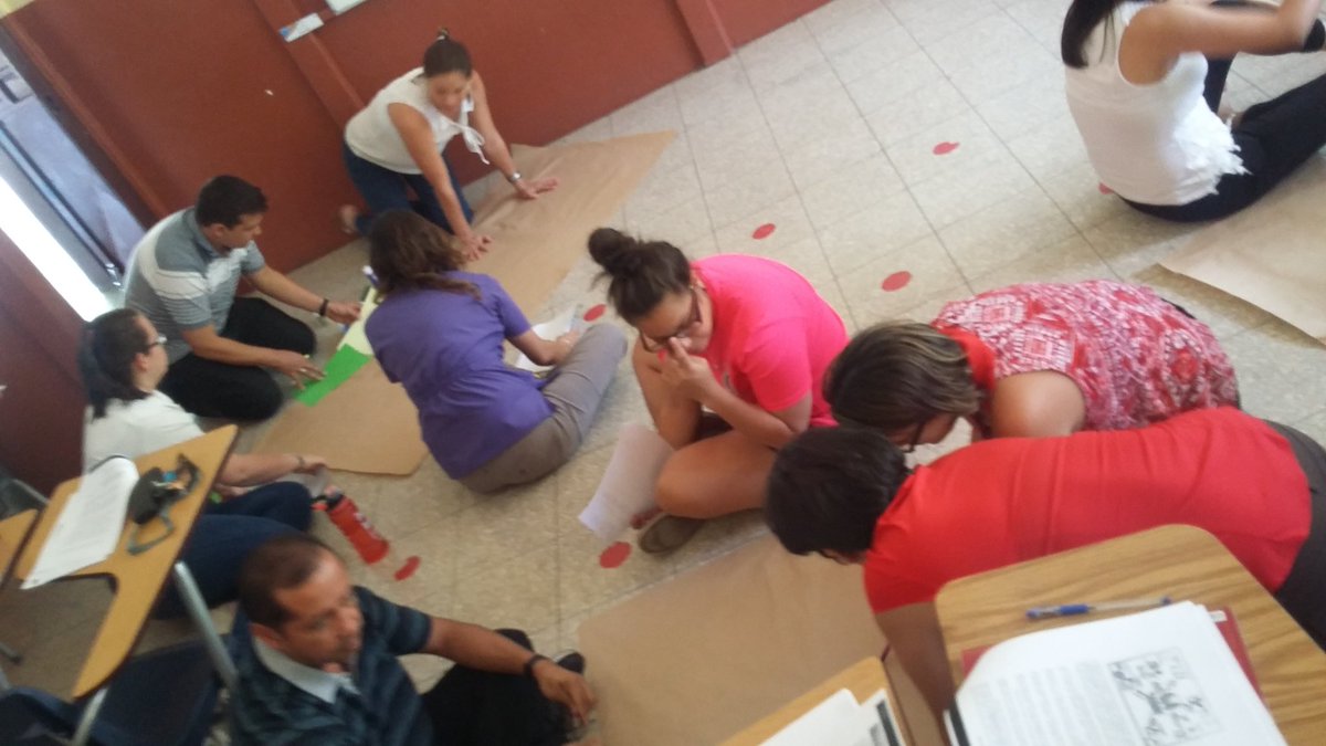 tatiVaVi's tweet photo. Taller de trabajo cooperativo, manos a la obra! #Aulaspro @MentoraCR https://t.co/BcDExtTzR3