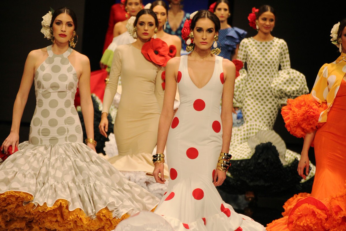 <a href="/simofsevilla/">Simof</a> Resumen de la I jornada @_pedrobejar <a href="/Pilar__Vera/">Pilar vera</a> <a href="/PatriciaBazarot/">Patricia Bazarot</a> <a href="/LinaSevilla1960/">Lina 1960</a> #simof #simof2018 mamademayorquieroserflamenca.com/simof-2018-dia…