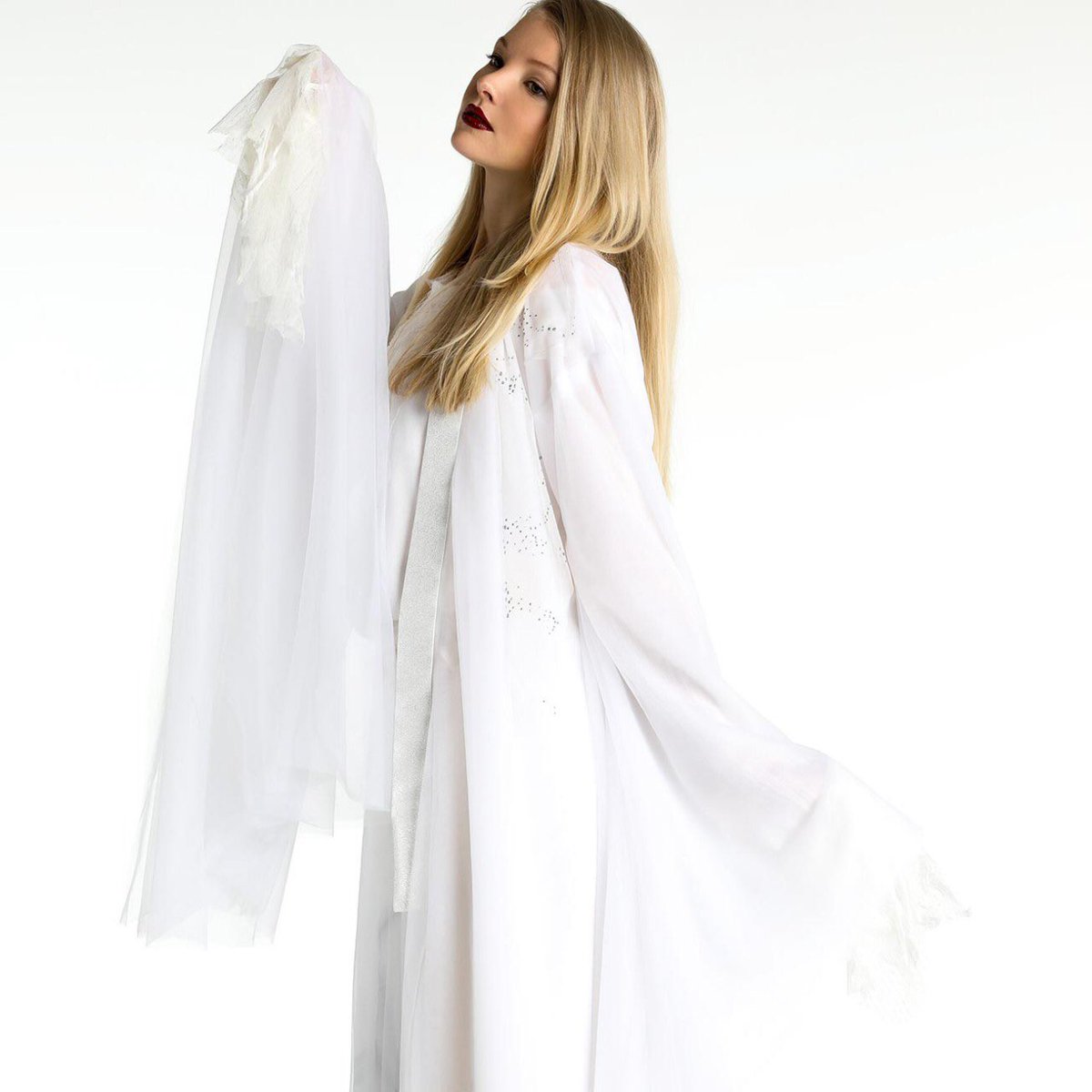hnaoto_official's tweet photo. Snow Fairy KIMONO
DEEP JAPANのD.ponキモノコレクション「雪女」シリーズ登場。
日本の十二単の重ねからインスパイアされた純白の新感覚着物型コート。
https://t.co/7vAdAgnnU4
#hnaoto
#キモノ
#Dpon https://t.co/5lJnQq88TG