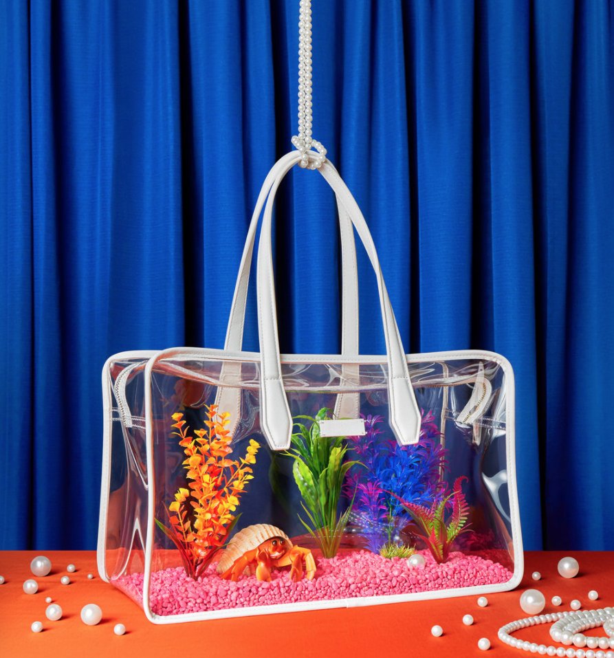 Christine Taylor tweet media