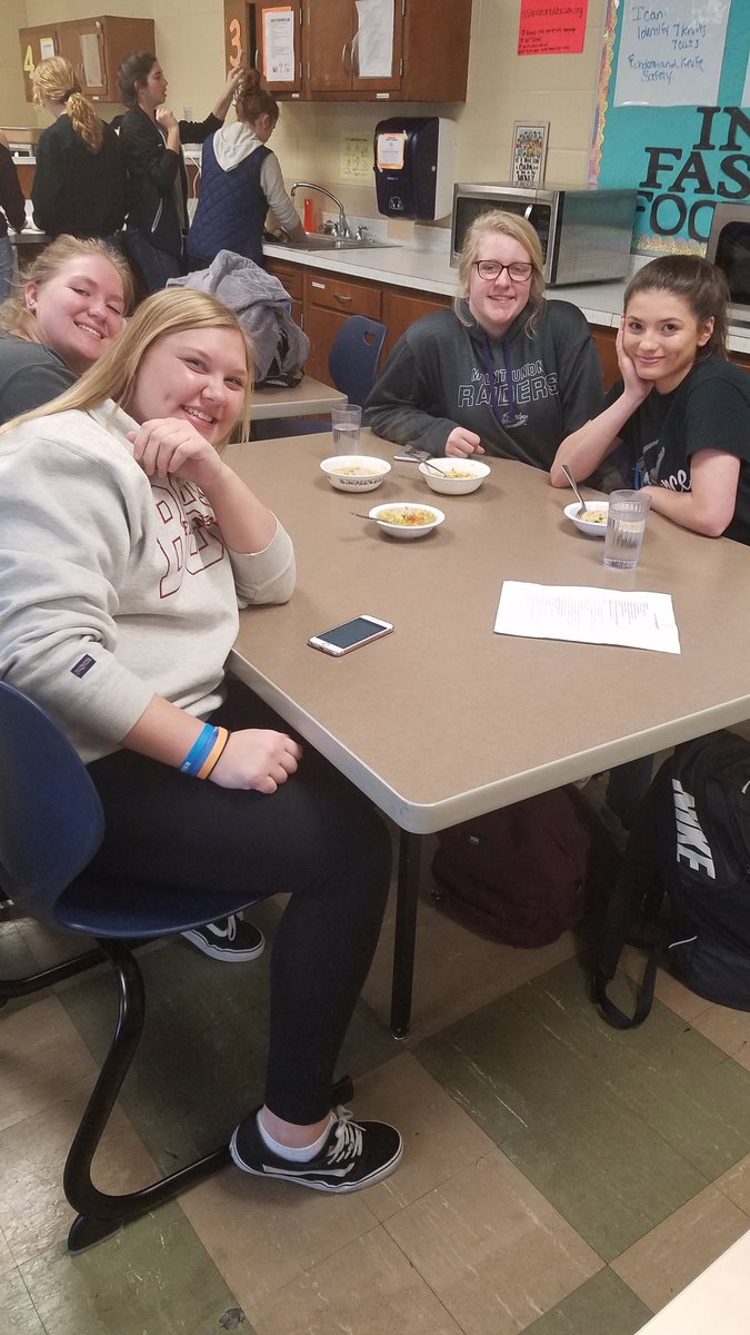 bhsmrssal's tweet photo. Soo proud of my students.They made some amazing Chicken Noodle soup! #proudteacher #salsroom #room324 #Brunswickpride https://t.co/MsvhEJ5slU