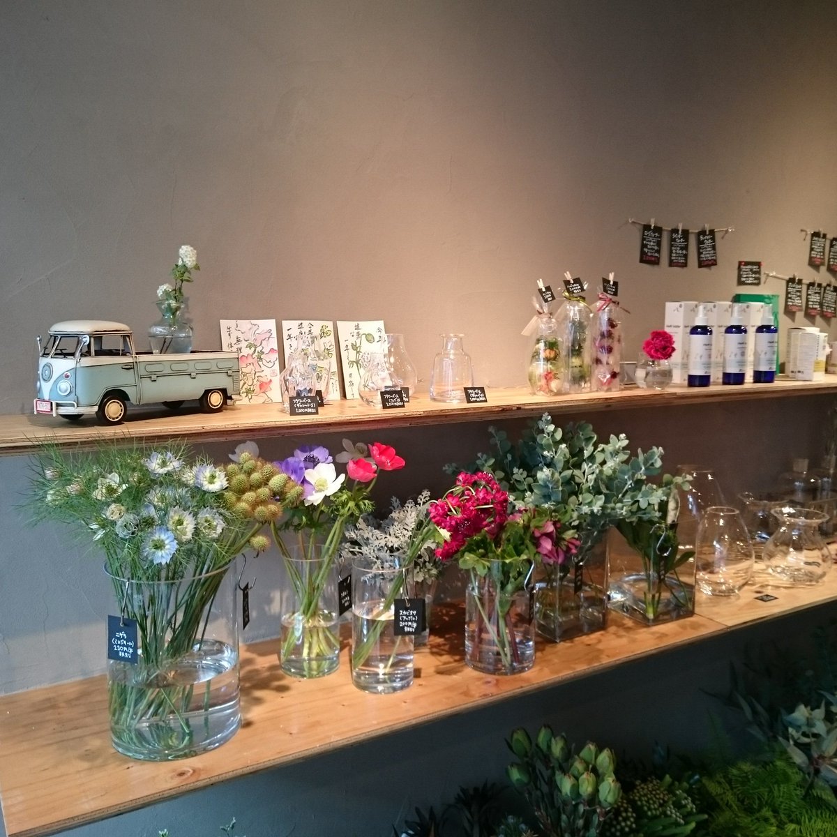 お部屋さがし物語 花のある暮らし お花を飾るだけで お部屋が一気に明るくなりますよね 萱町商店街のお花屋さん とっても素敵です 日本エイジェント お部屋さがし物語 花みずき南店 Breath Flower Shop 萱町商店街 T Co