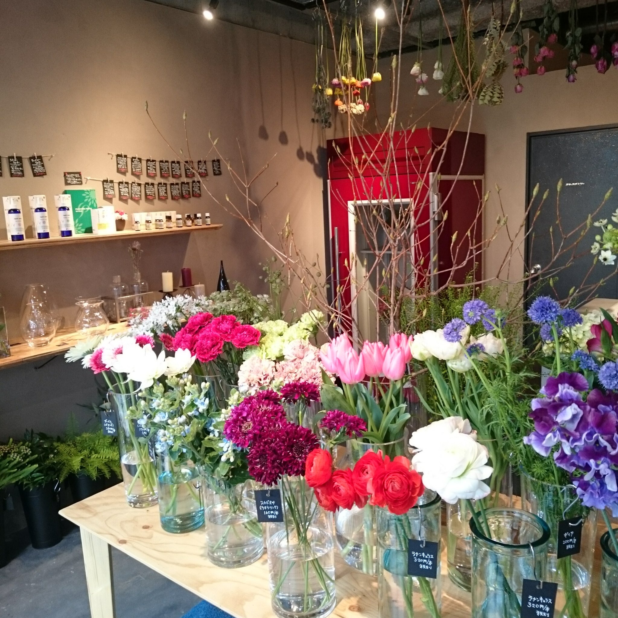 تويتر お部屋さがし物語 على تويتر 花のある暮らし お花を飾るだけで お部屋が一気に明るくなりますよね 萱町商店街のお花屋さん とっても素敵です 日本エイジェント お部屋さがし物語 花みずき南店 Breath Flower Shop 萱町商店街 T Co