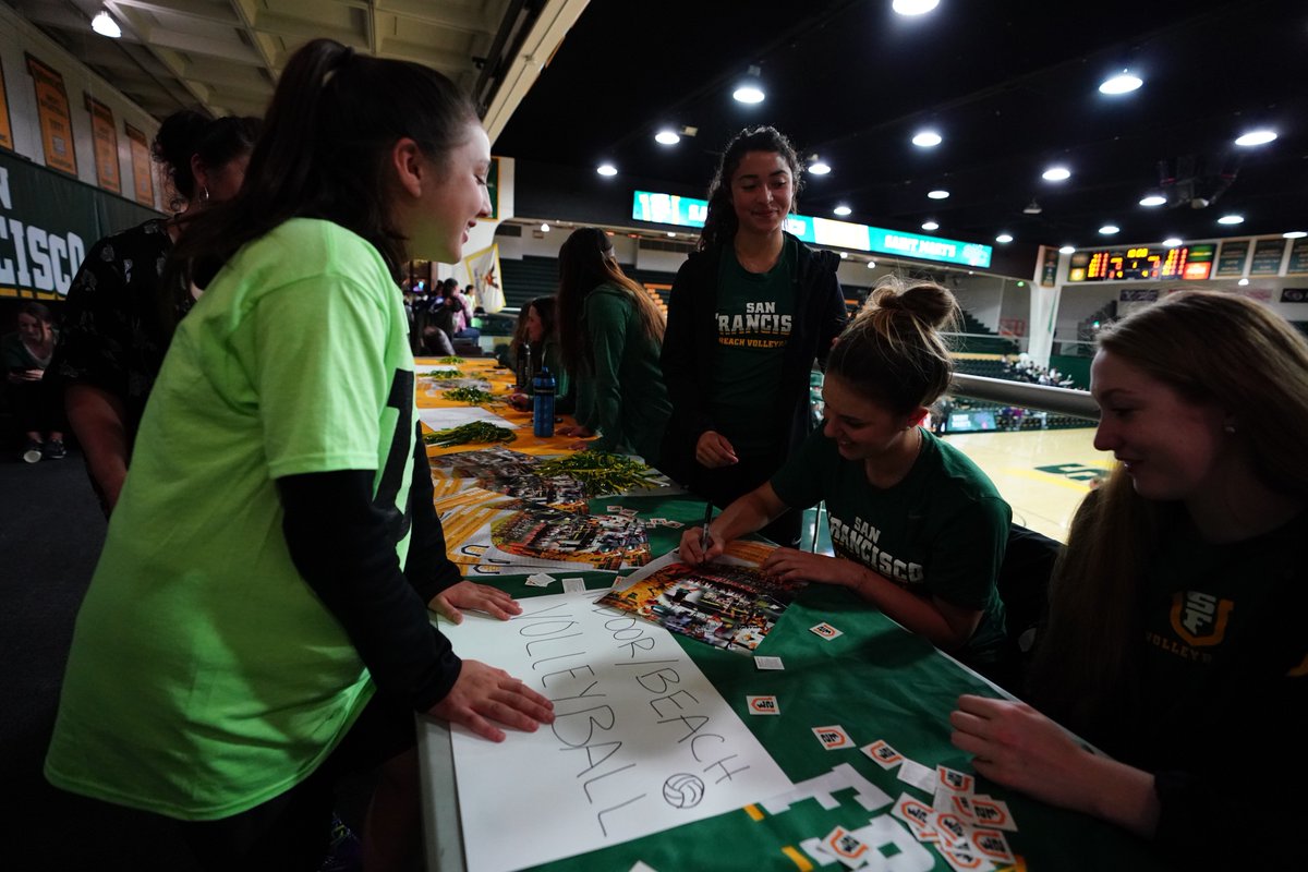 USFDonsWBB's tweet photo. S/O to the USF women's rugby club, women's water polo club, @USFDonsVB , @USFDonsWSoccer and @usfkoret teams for being at our game to support! Now THIS is a celebration of National Girls and Women in Sports Day!👩🏻👩🏼👩🏽👩🏾👩🏿
#NGWSD #Changemakers #USFDons #PlayFair #PlayIX https://t.co/c8RQtElqpU