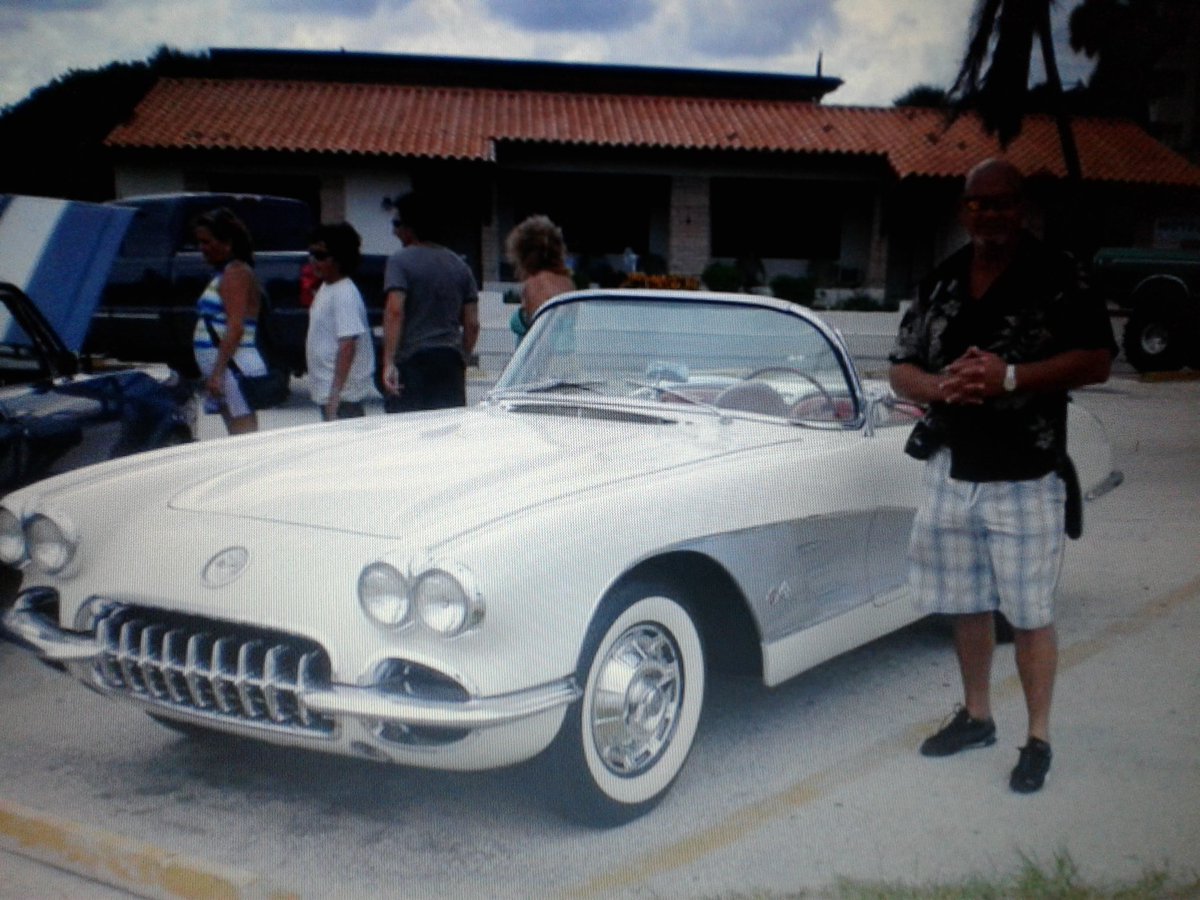 HarryVa96764068's tweet photo. @suziday123 #MyFirstCarWas was a Fiat Convertible but mom/dad had a Volkswagen when I was younger now I have a couple https://t.co/BR8TqhFBu9