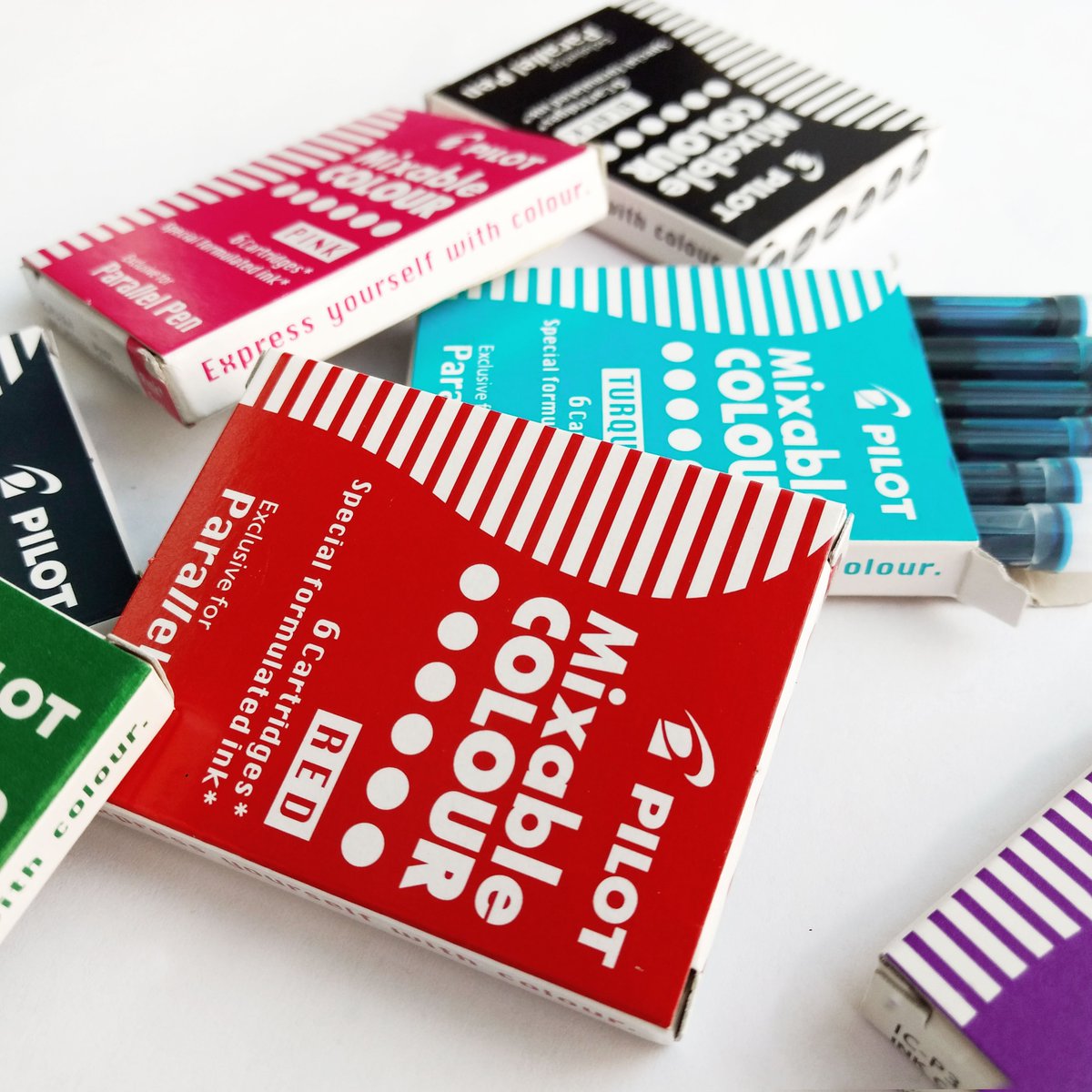 Tecnidisenomx's tweet image. ¿Ya conoces la #PilotParallel Pen? Es ideal para caligrafía y lettering. Viene en un kit completo, tiene una punta metálica resistente y duradera, incluye 2 cartuchos de tinta, kit de limpieza y manual con instrucciones y ejercicios para practicar. #tecnidiseño #pentel #Lettering