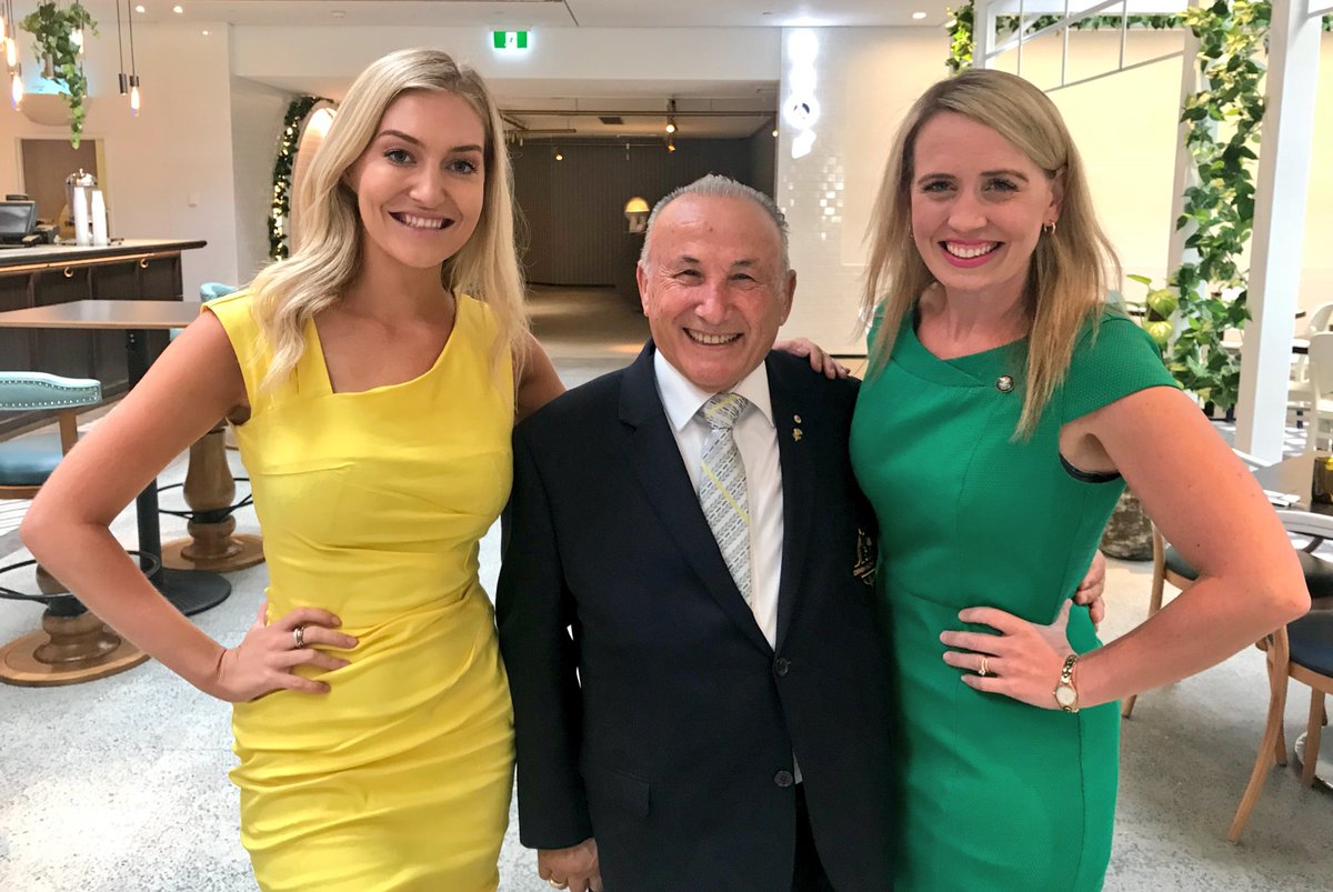 katejonesqld's tweet photo. On theme with @BrittanyCLane at the launch of the @CommGamesAUS team uniform @samcoffa @FOXSportsAUS @GC2018 https://t.co/lfFCJJS7kv