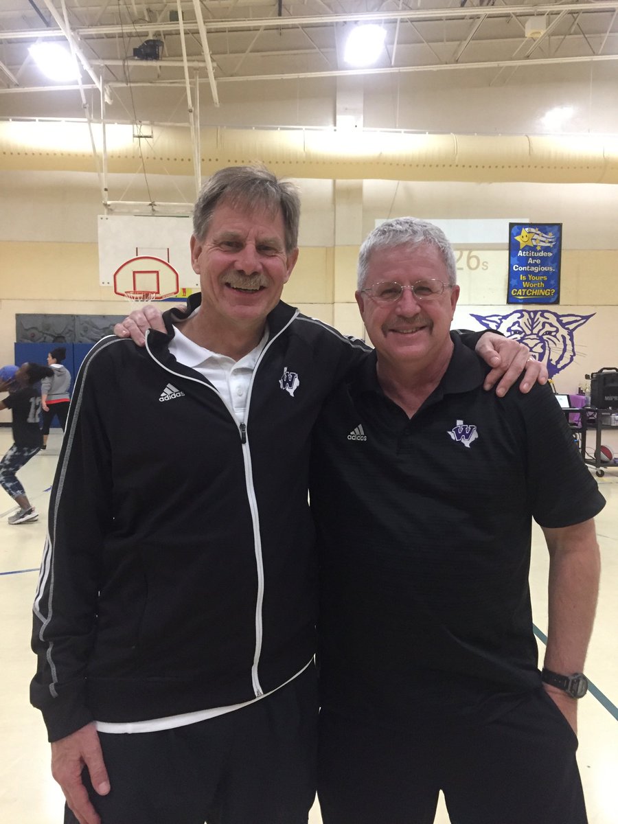 NSeithMES's tweet photo. Mutt and Jeff. #wisd1t1p https://t.co/h0gsFv0gyU