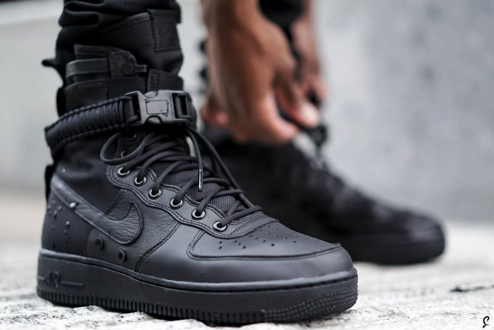 nike sf air force 1 triple black