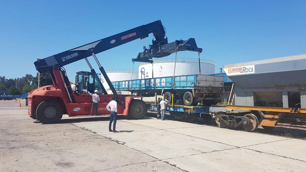 zfbbcr's tweet image. #ArgentinaIntermodal 
🚢+🚛+🚆
✅Mejor logística
🔻Menos costos
🔺Mayor competitividad
🔁Integracion público-privado
#BahiaBlanca es parte de una prueba técnica para la implementación de un sistema intermodal para transporte de cargas
#DNTAC 
@Guillodietrich 
@campraguille