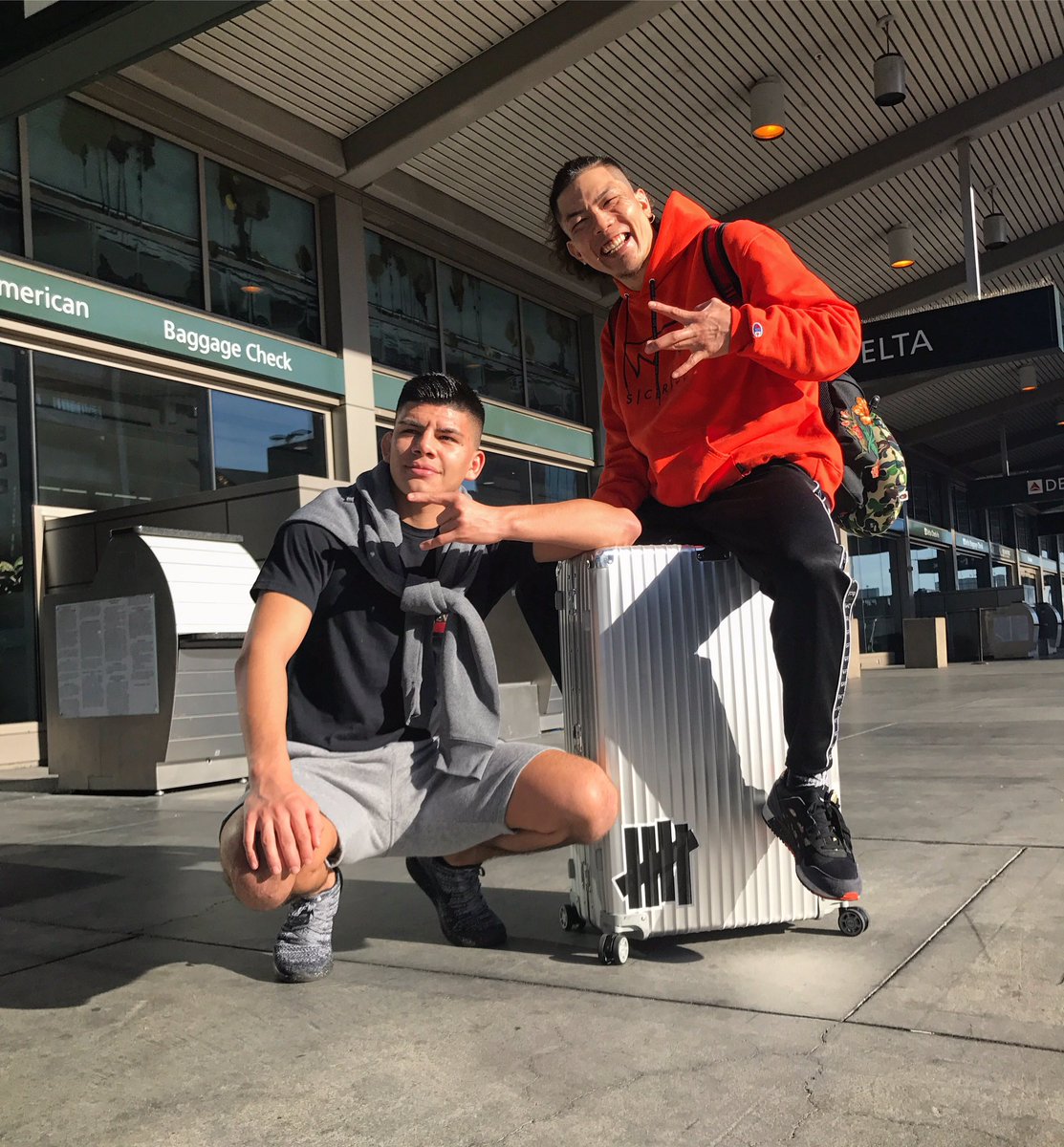 teruto_ko's tweet photo. 23時間フライト行ってきまーす！🇦🇺
Here we go Australia for 23 hour flight✈︎✈︎✈︎😦😨😱but it's summer there, I'll see you soon my ladies and I'll bring back the victory Sacramento!!! @teamalphamalemma 😍👯🌴🇦🇺#UFC221 #Perth #ilmb #1asian #westcoastNinja 🇯🇵 https://t.co/NxTFv0TIO3