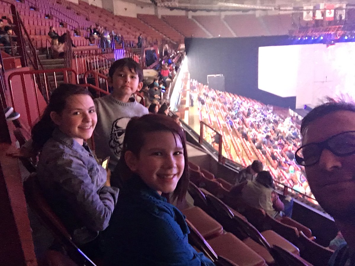 airmckdad's tweet photo. #MarvelUniverseLIVE https://t.co/hCfpnzkL56
