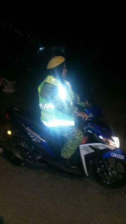 Penugasan Anggota RELA di PKKR FELDA Padang Piol, Jerantut melakukan rondaan cegah jenayah di kawasan sekitar. DS <a href="/Zahid_Hamidi/">Zahid Hamidi</a> DS <a href="/alwi_ibrahim59/">Alwi Ibrahim</a> <a href="/zulkifliabidin/">Zul Abidin</a> <a href="/relamalaysia/">relamalaysia</a> <a href="/RazibSRBrians/">R-jib</a> <a href="/JannahSaya/">Saya Jannah</a> <a href="/relapahang/">RELA Negeri Pahang</a>  <a href="/wan_goback/">mamazolllaaa</a>