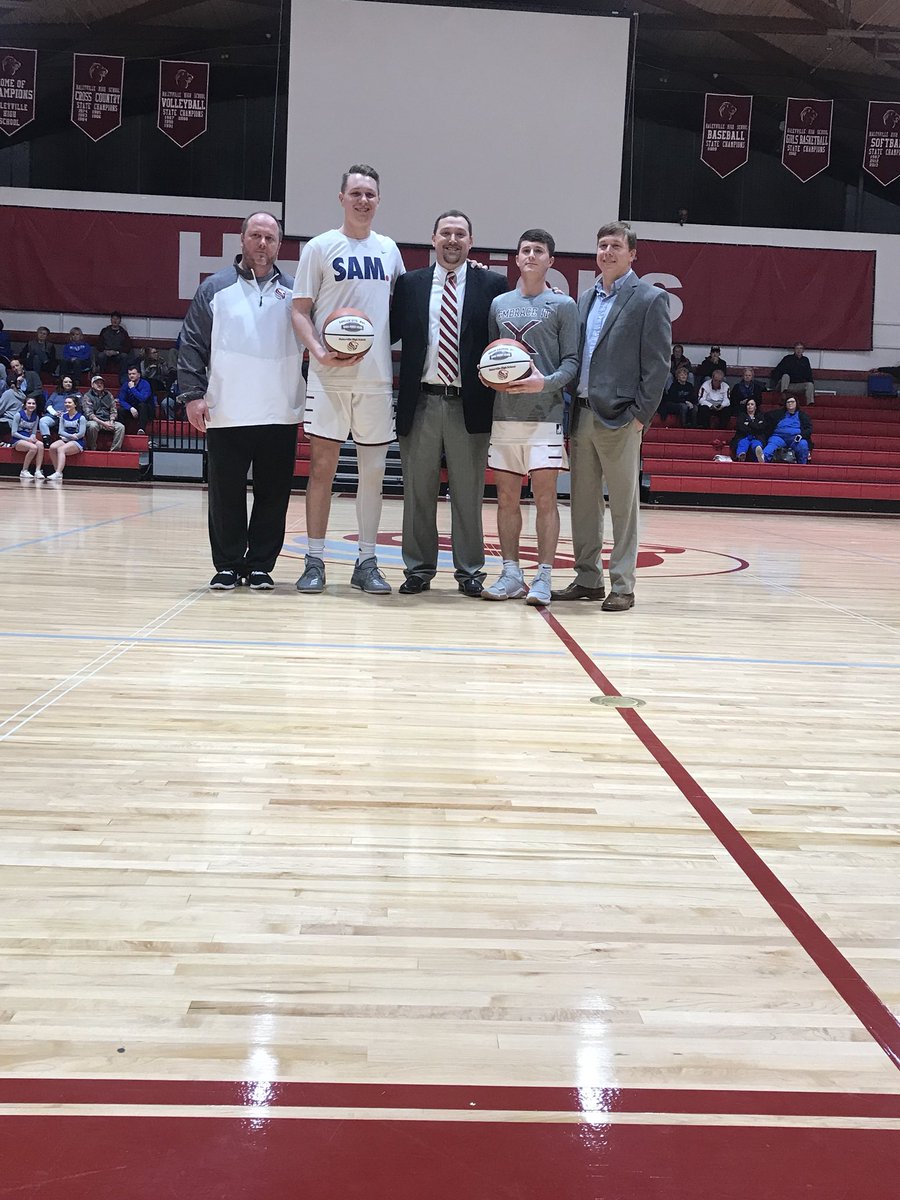 HHS_Hoops_'s tweet photo. HUGE congrats to both of these guys for reaching 1,000 points in their career!! @_logandye and @jarad_brimer have been key pieces in helping lay the foundation for our program!! A huge thank you for SERVING, LEADING, and INSPIRING us!! #EmbraceTheX #GUTS #HardWorkAndDedication https://t.co/kJnqo0nt0Q