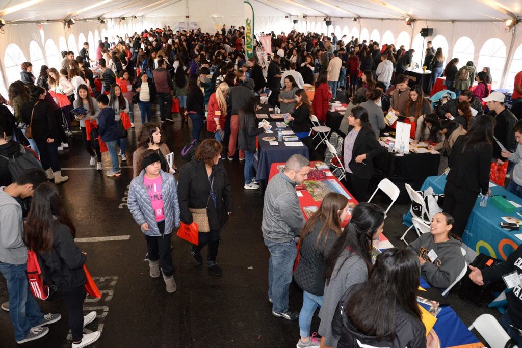 Cien_Amigos's tweet photo. "Steps to College", the greatest bilingual university fair in Northern California taking place this Saturday 2/3 at @ @consulmexsac starting at 8:00 am. Thank you @Lferrersilva and staff for great work! Thank you @castudentaid for support &amp; participation!
https://t.co/CLAHgDktno https://t.co/xRiNtBh9nX