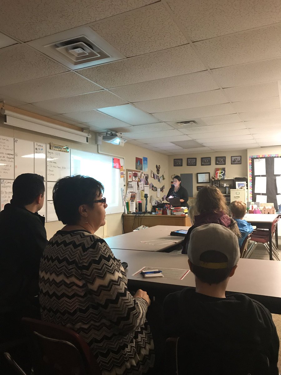 dhood_wa's tweet image. Mrs Barba engaging parents and future students in Spanish Pathway @ Mac #opportunities